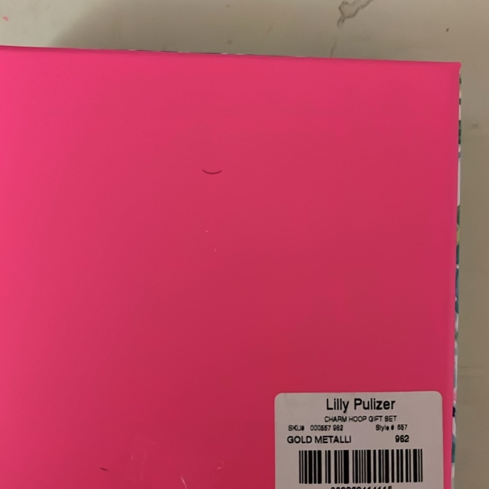 Lilly Pulitzer charm hoop gift set gold metallic 2” NWT - Picture 2 of 6